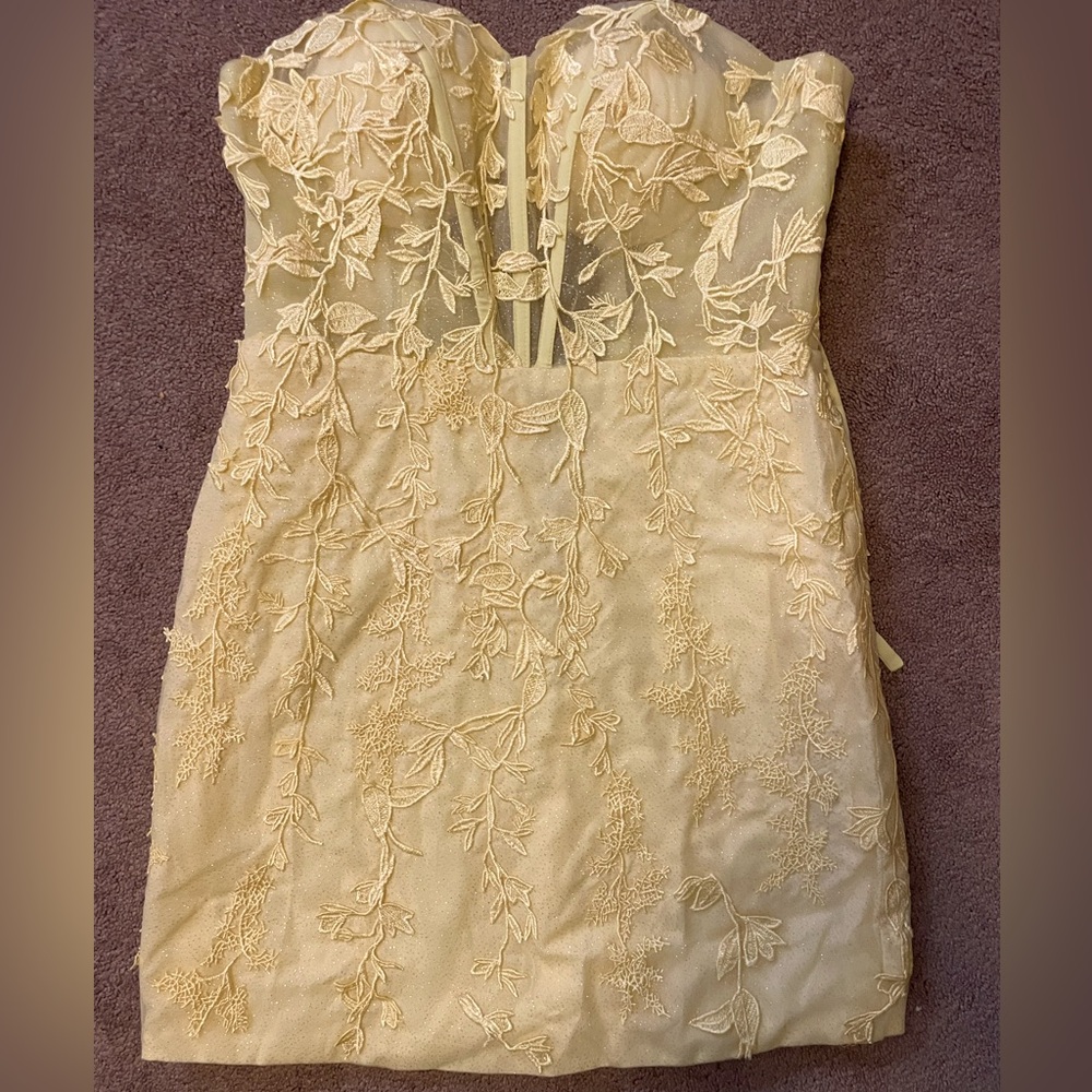 NWT Elegant butter yellow Lace Strapless Dress